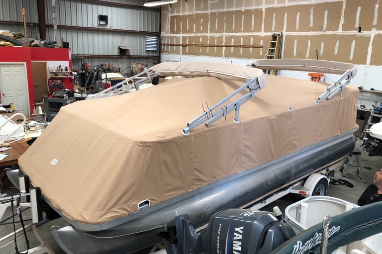 Pontoon snap down boat cover