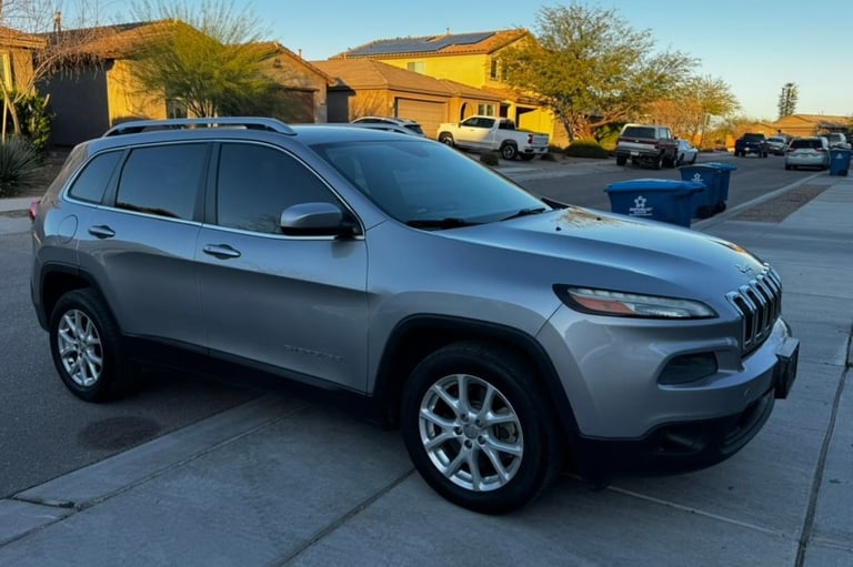 2017 Jeep Cherokee dependable weekly rental car for gig economy drivers in Tucson Arizona