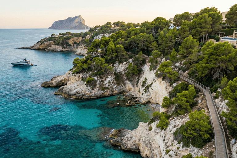 Calas exclusivas y costa de Benissa Costa Blanca - Entorno de propiedades de lujo frente al mar.