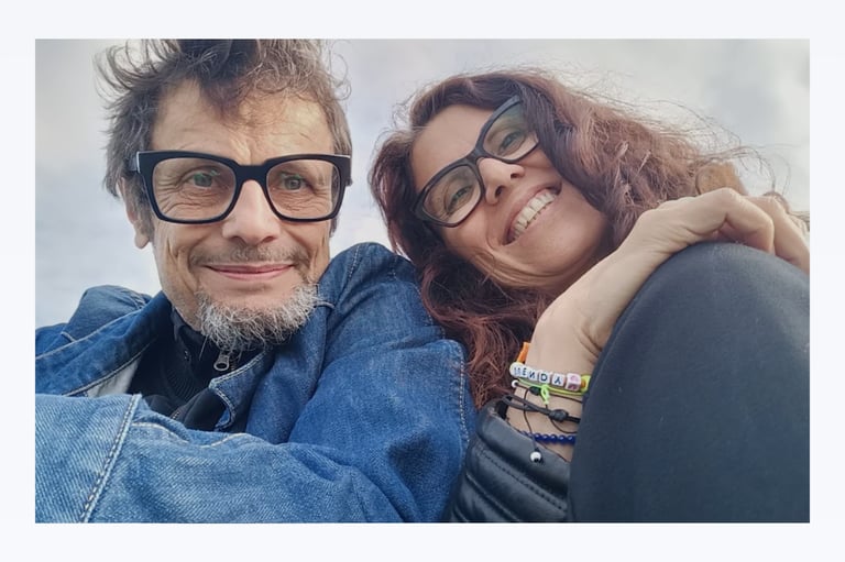 Chi sono artigiano. Foto reale del creatore Fabio con la sua musa Guendalina - Guance Rosse
