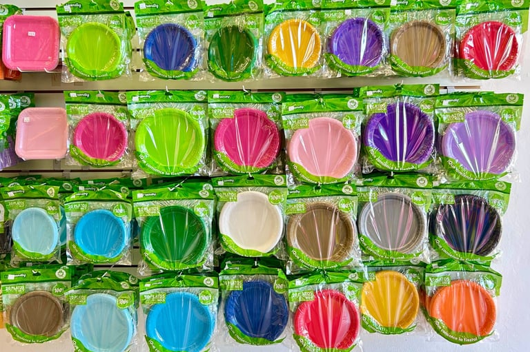 platos de colores de plastico