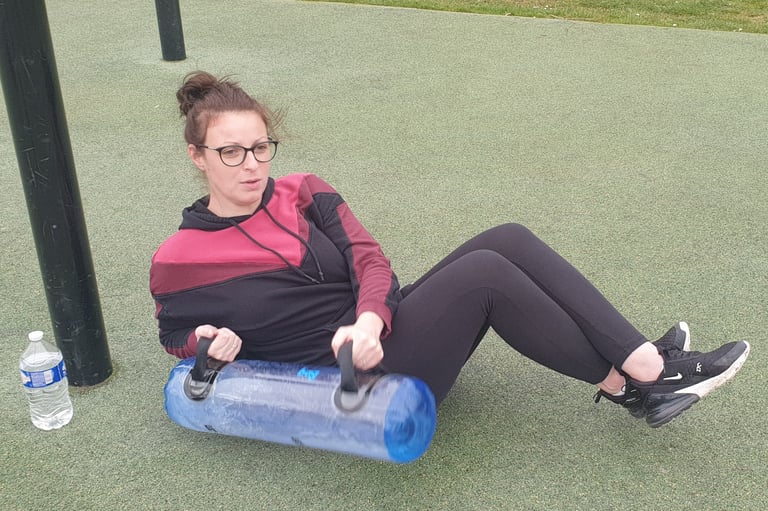 femme abdos plein-air entraînement forme