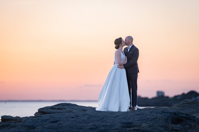 videaste mariage charente maritime seance day after plage couple de mariés au coucher de soleil