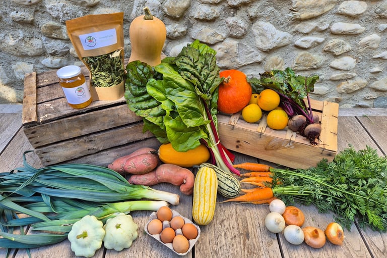 Etalage de produits, légumes frais, miel de la ferme gourmande