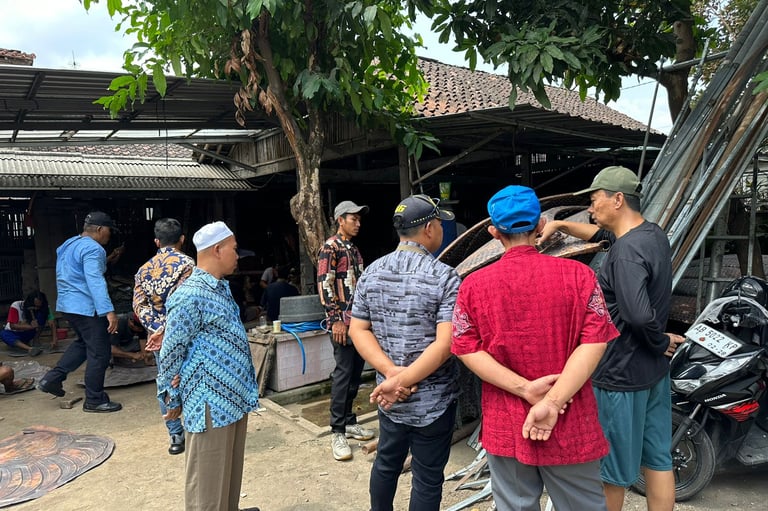 Kunjungan di tempêta pembuatan kerajinan tembaga dan kuningan kotagede