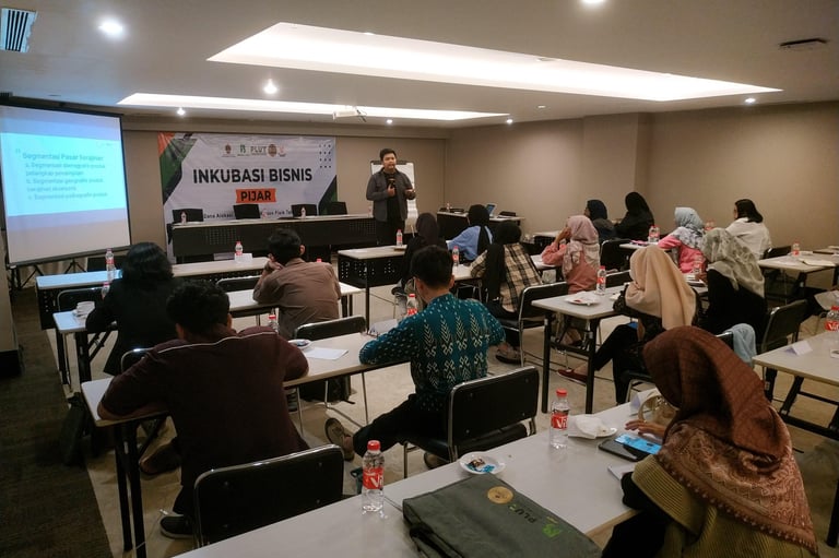 Kunjungan di tempêta pembuatan kerajinan tembaga dan kuningan kotagede