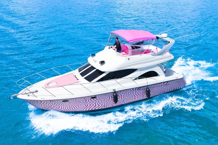 46FT Maxum Flybridge yacht rental in Miami with captain included and up to 13 guests