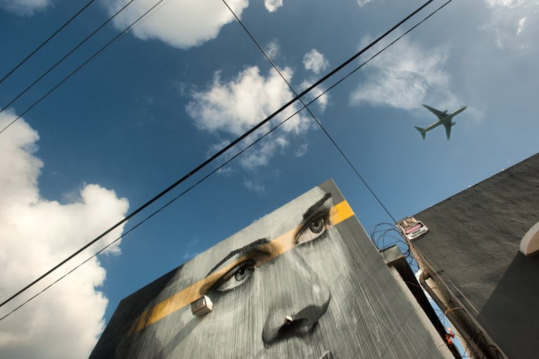 Avion dans le ciel à  Miami, Floride, USA