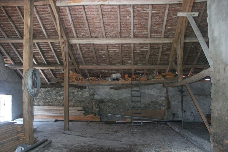 Grande bâtisse avant transformation en habitation