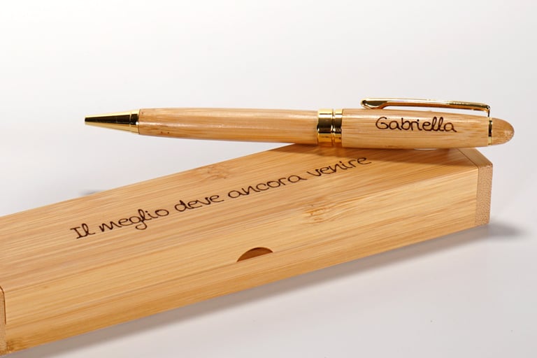 Penna regalo in bamboo con box personalizzata con incisione laser
