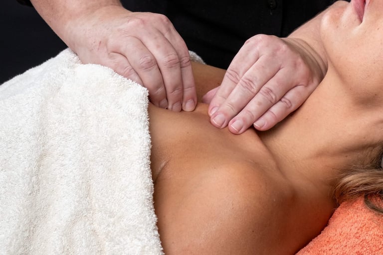 bindweefsel massage voor het gelaat bij Monique grootveld, in de salon Mooi en Zeker in Amersfoort