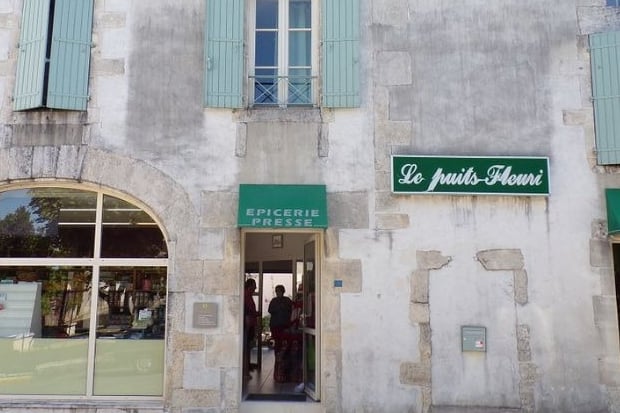 Le Puits Fleuri vu de la rue