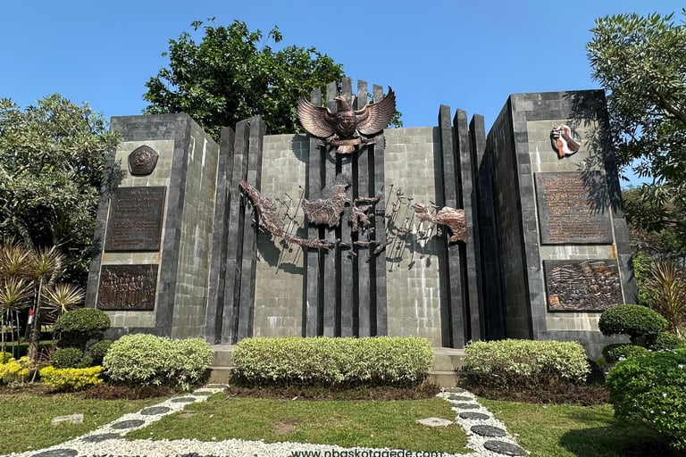 Monumen Bela Negara Tembaga