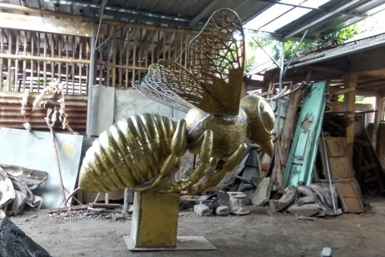 Proses pembuatan patung lebah berbahan kuningan