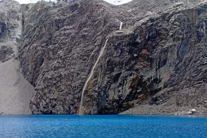 Trekking a Laguna 69