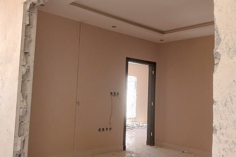 معلم تكسير جدار الطايف معلم قص ابواب وشبابيك تكسير بلاط عمال تكسير هدم جدار مقاول تكسير جدار الطايف 