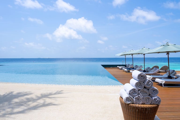 Huvefen Fushi Maldives pool