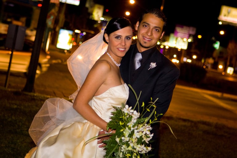 Urban wedding, bride and groom, street photography, Mexican, guadalajara