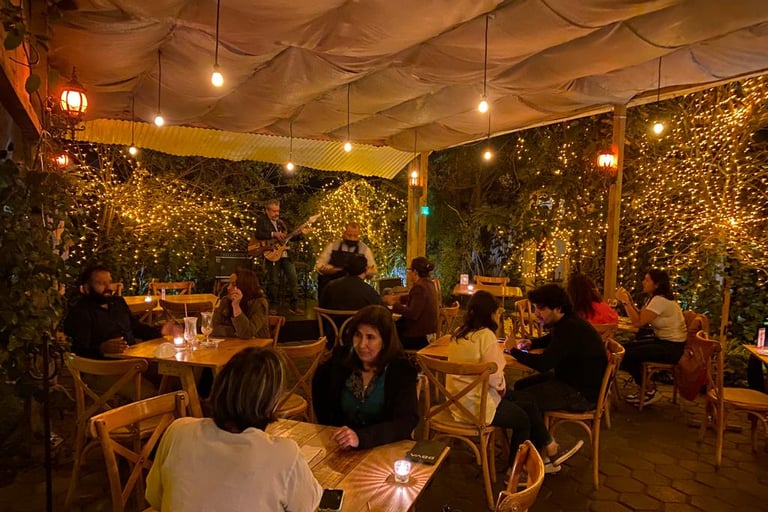 Noches en Penélope Café
