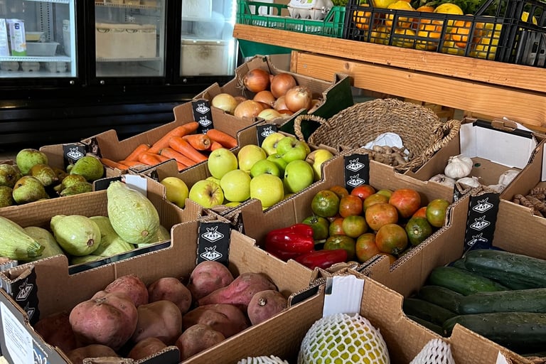 Bencomo Coliving supports local businesses, such as Casa Verde. The photo shows fruits and veggies.