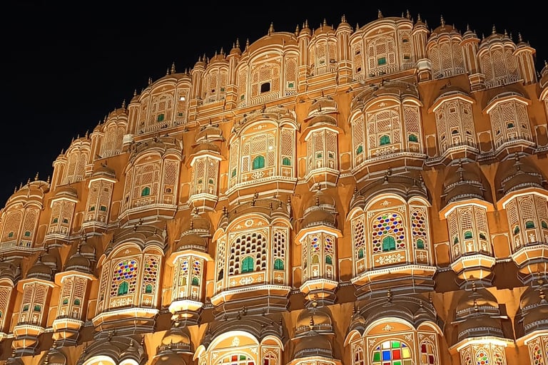 vista dell'Hawa Mahal di notte
