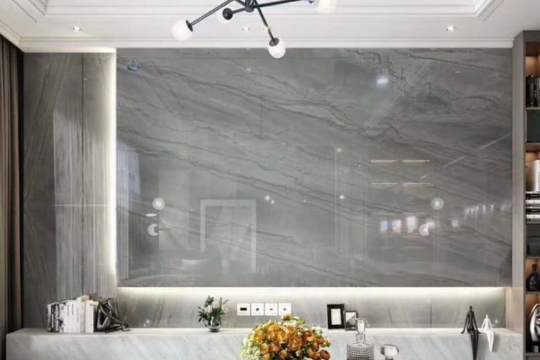 "prabangi dekoratyvinė TV siena iš kvarco akmens"