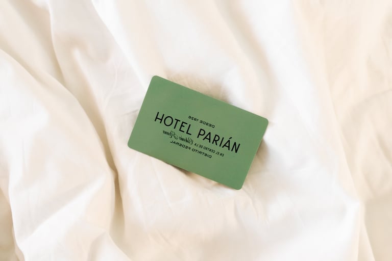 Parian Hotel lit carte - Studio Fauvve