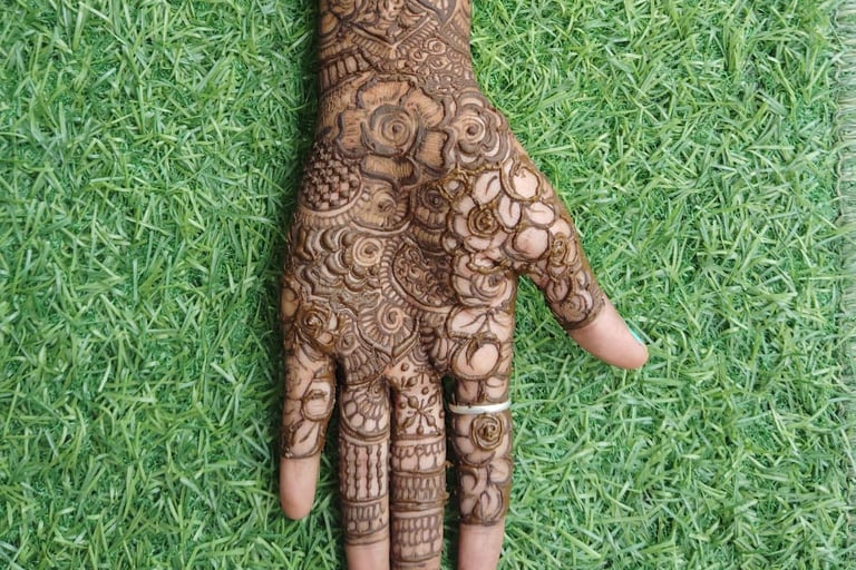 Professional Home Bridal and Party Mehndi Artist Service in Boisar, Palghar, and Umroli.