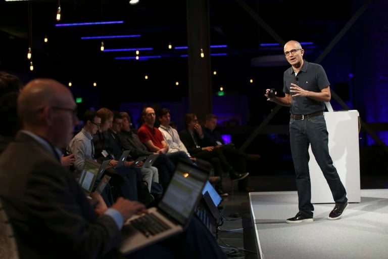 Satya Nadella é exemplo global de liderança com foco em empatia e transformação cultural.
