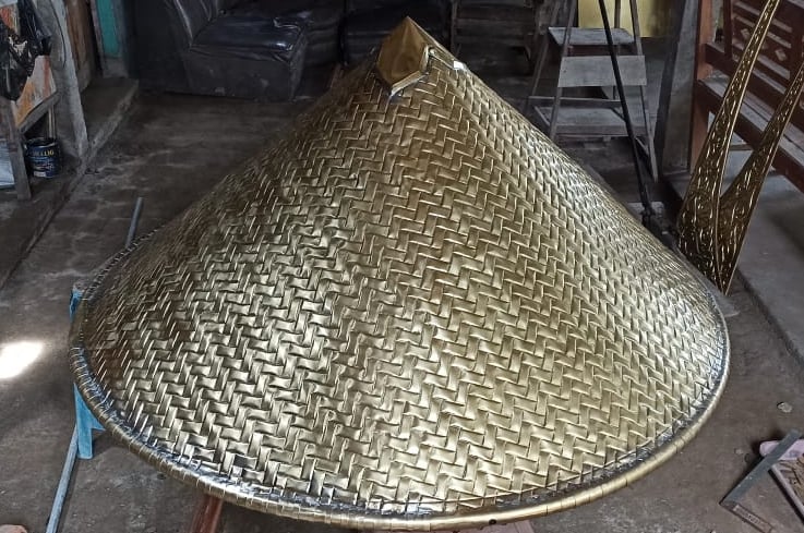 Patung Caping Kuningan
