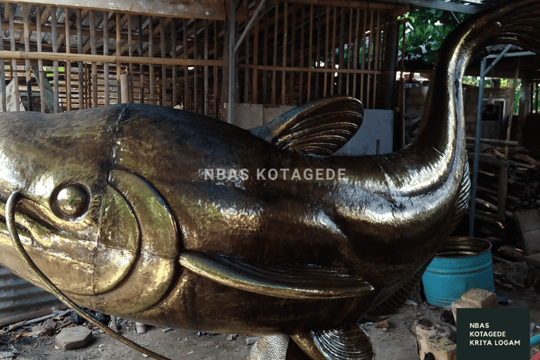Patung Kuningan