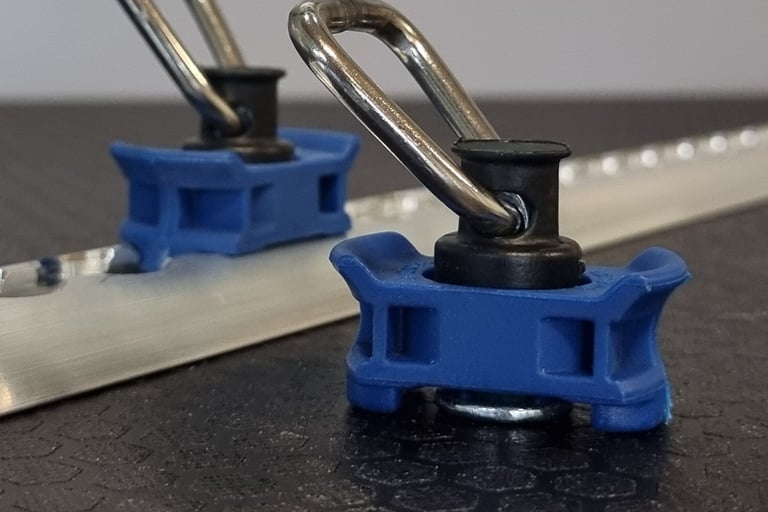 Krovinio tvirtinimo kabliukai airline bėgeliui juostai