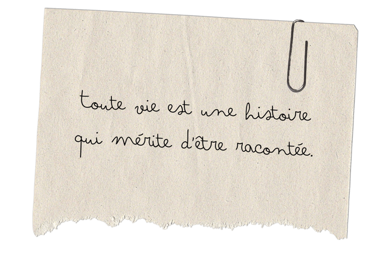 Papier avec citation "Toute vie est une histoire qui mérite d'être racontée"