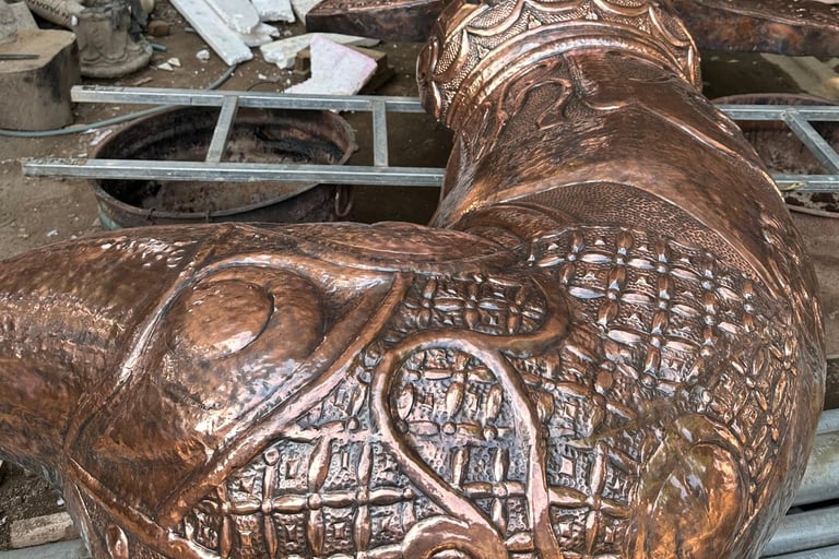 Detail Patung keris berbahan tembaga