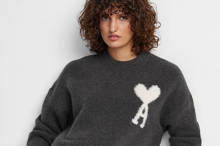 Women fashionable clothe, such as Ralph Lauren, Ami Paris, Zegna, Loro Piano, Polo Bear