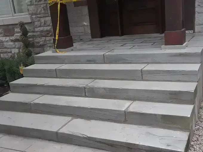 Blue stone steps available in Montreal/Escaliers en pierre bleue disponibles à Montréal