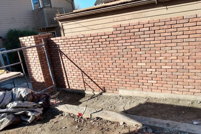 Double sided brick fence Monreal, QC, 2026/ Clôture en briques double face Montréal, QC, 2026