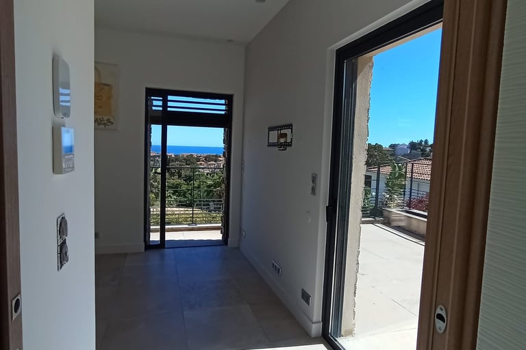 Travaux de remise en état après dégât des eaux (placo + peinture avec couleurs) à Saint-Aygulf, Fréjus