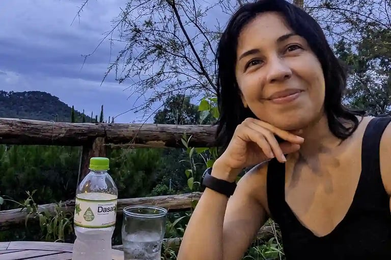 Enjoying dinner outdoors at a nearby restaurent in northern Vietnam before returning to Japan