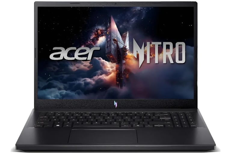 Notebook Acer Nitro V15 aberto mostrando a tela com software