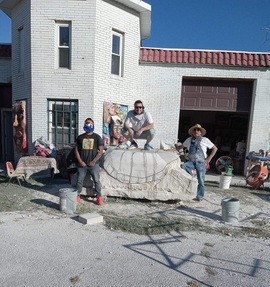 trs escultores de piedra monumental