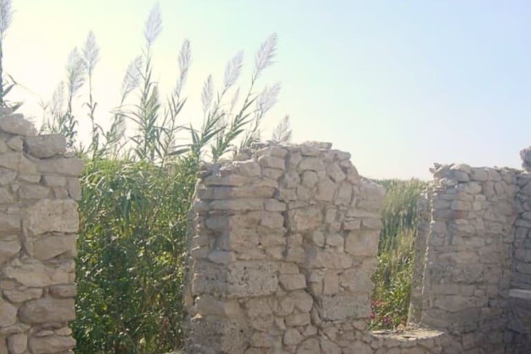 Ruina a ser reformada em Susak, Croácia