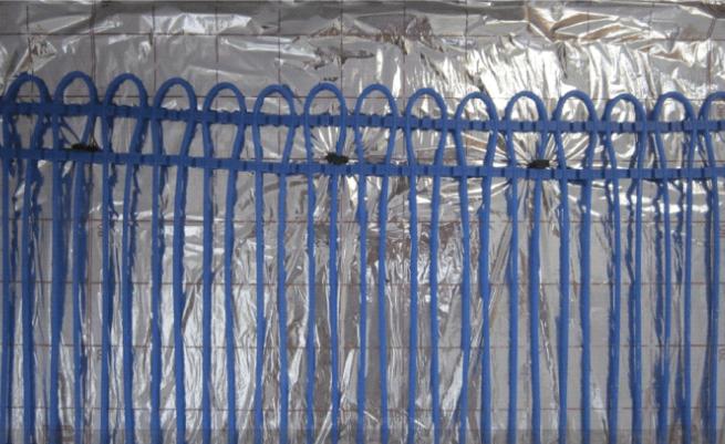 The capillary tube mats are laid and fixed on the insulation.