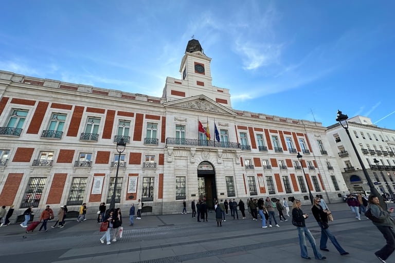 The House of the Post Office, a large 1700's building