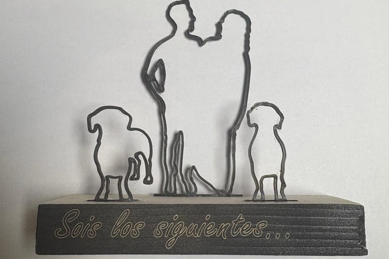 Regalo de boda personalizado impreso en 3D con silueta de pareja y perros