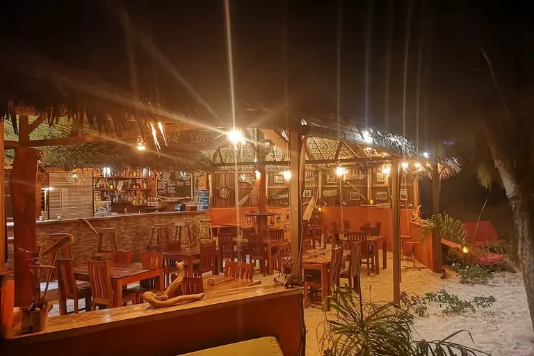 Restaurant de l’hôtel Ocean Lodge à la Baie de Sakalava à Diego-Suarez Madagascar avec vue sur la mer