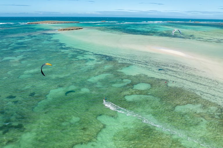 Kitesurf à la Baie de Sakalava à Madagascar, spot de référence avec vent régulier face à Ocean Lodge