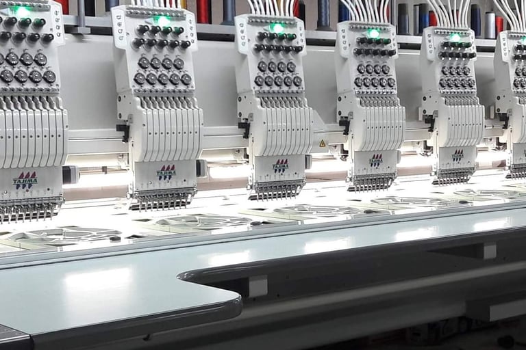 a bunch of machines that are sitting on a table