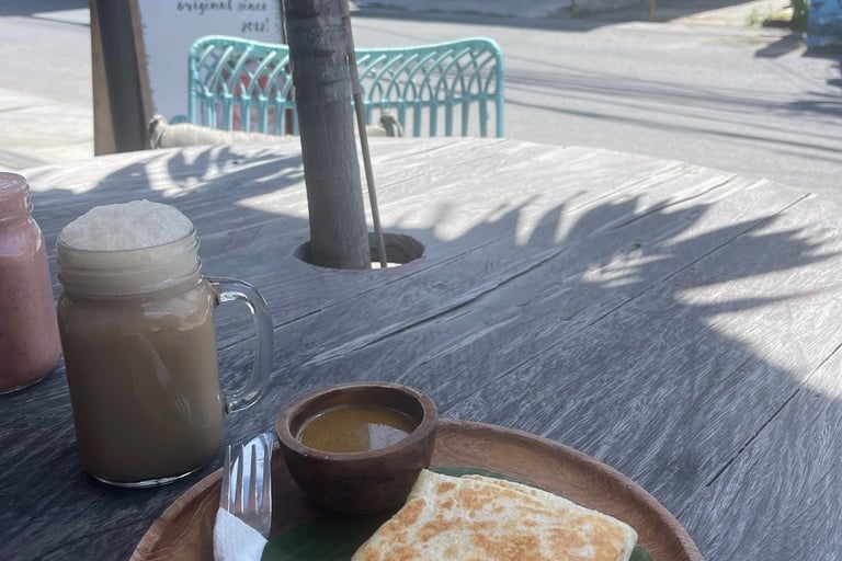 Teh Tarik malaisien et roti canai au fromage à Canai Street Kitchen, Canggu.