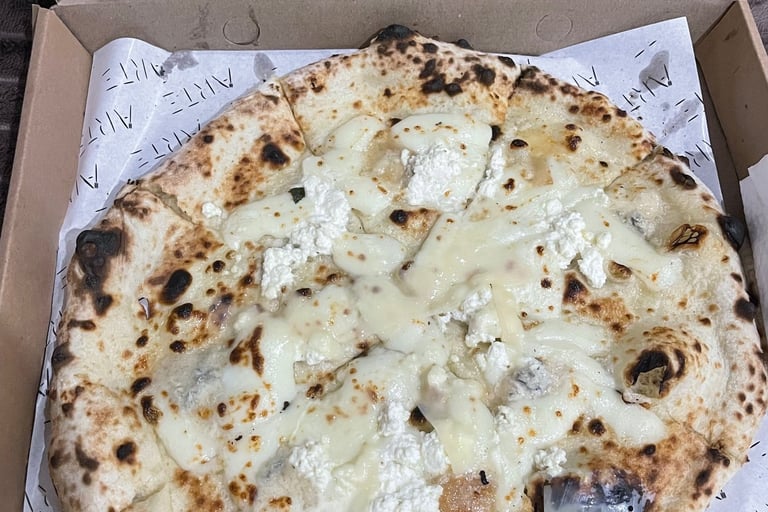 izza quatre fromages artisanale de Chez Arte à Canggu, Bali.